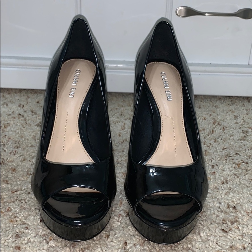 GIANNI BINNI BLACK PUMPS!!!
